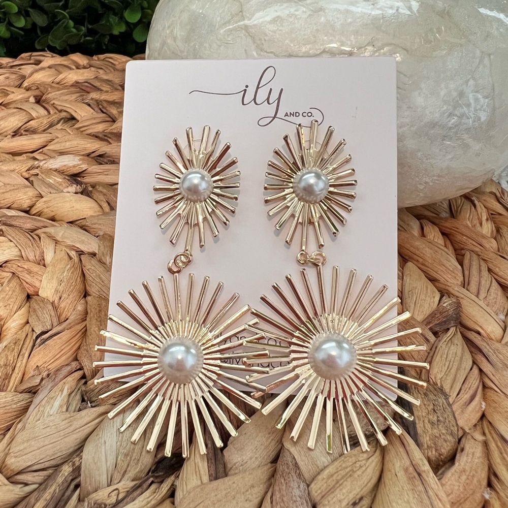 New Gold Tone Starburst and Faux Pearl Dangle Earrings | Post Back | Boutique | - Picture 3 of 4